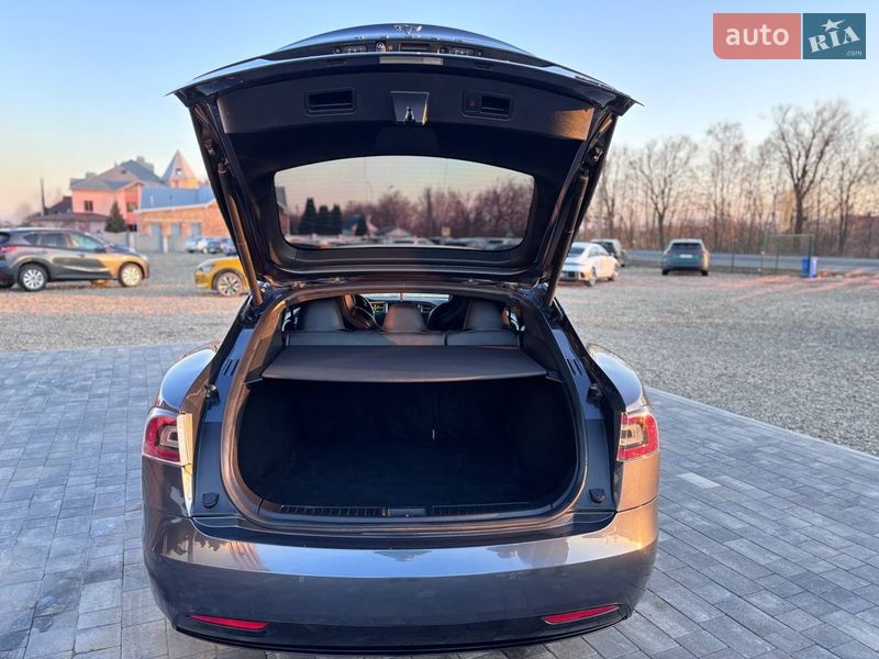 Лифтбек Tesla Model S 2017 в Коломые