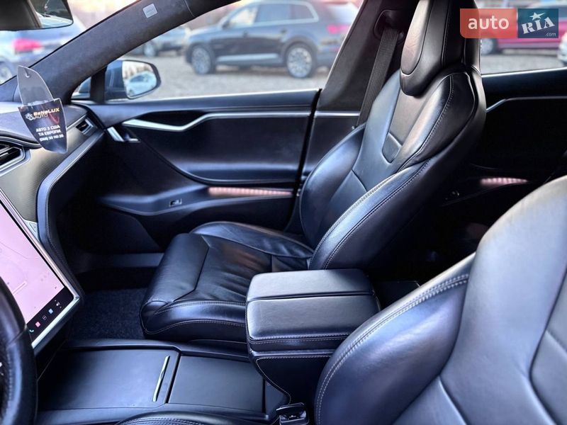 Лифтбек Tesla Model S 2017 в Коломые