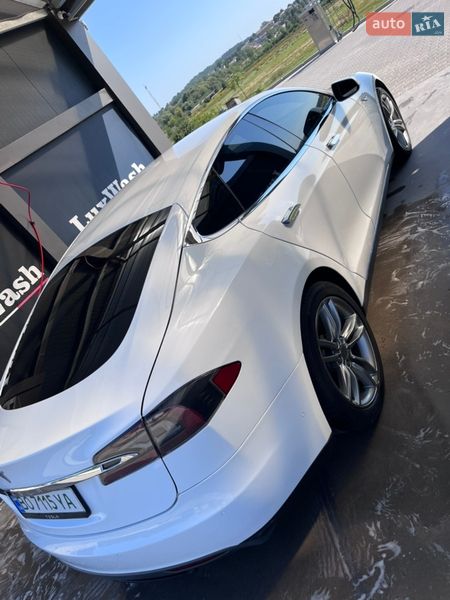 Ліфтбек Tesla Model S 2014 в Шумську