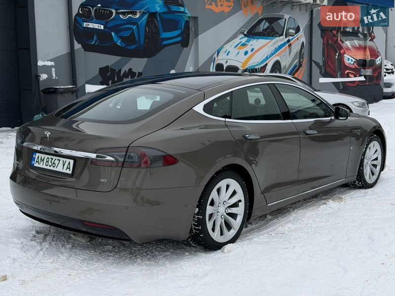 Ліфтбек Tesla Model S 2016 в Житомирі