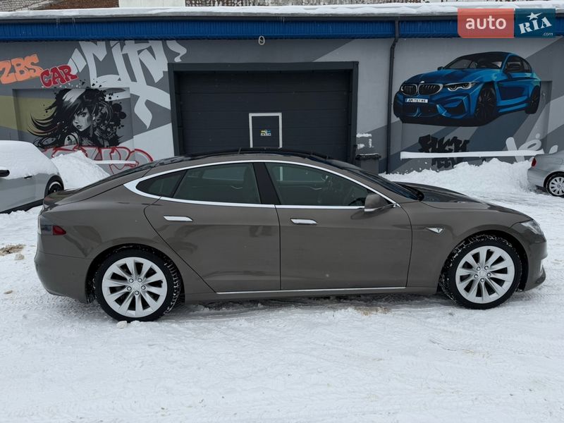 Ліфтбек Tesla Model S 2016 в Житомирі