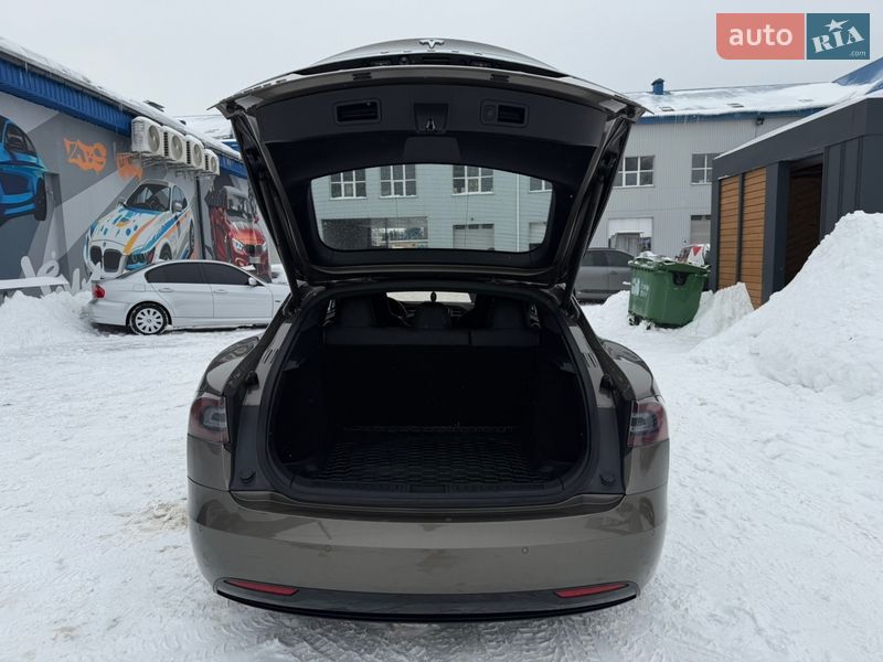 Ліфтбек Tesla Model S 2016 в Житомирі