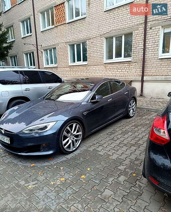 Лифтбек Tesla Model S 2017 в Днепре