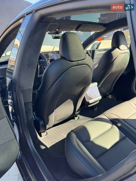 Лифтбек Tesla Model S 2023 в Киеве