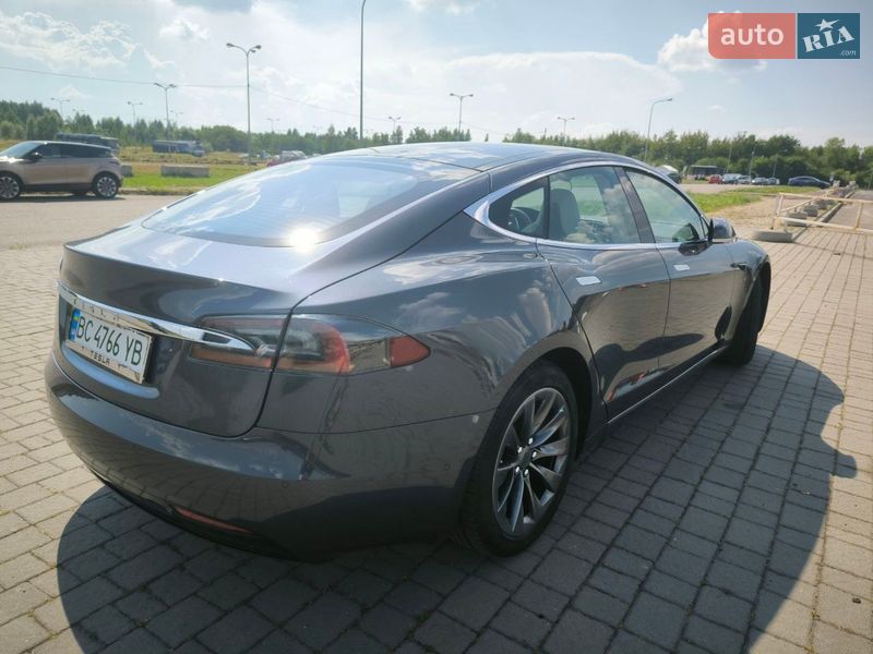 Ліфтбек Tesla Model S 2017 в Львові