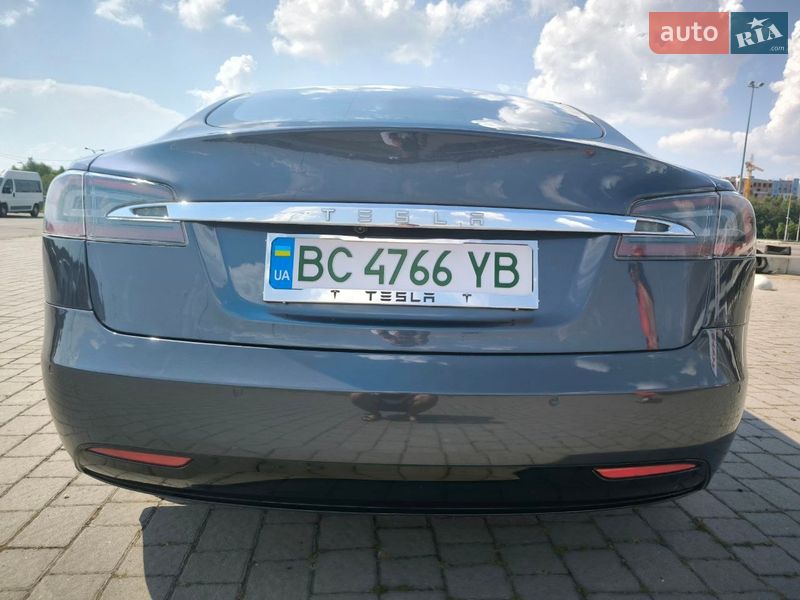Ліфтбек Tesla Model S 2017 в Львові