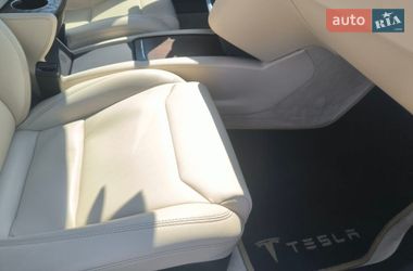 Лифтбек Tesla Model S 2017 в Львове
