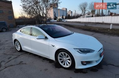 Лифтбек Tesla Model S 2016 в Белой Церкви