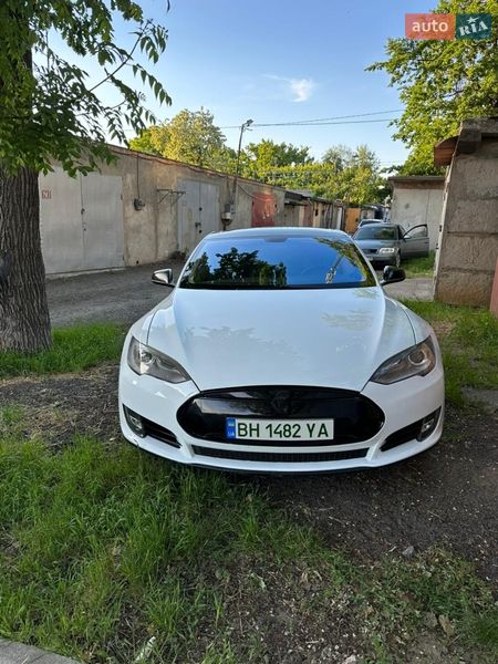 Ліфтбек Tesla Model S 2013 в Києві