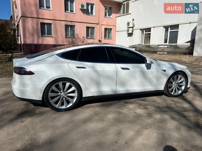 Ліфтбек Tesla Model S 2013 в Черкасах