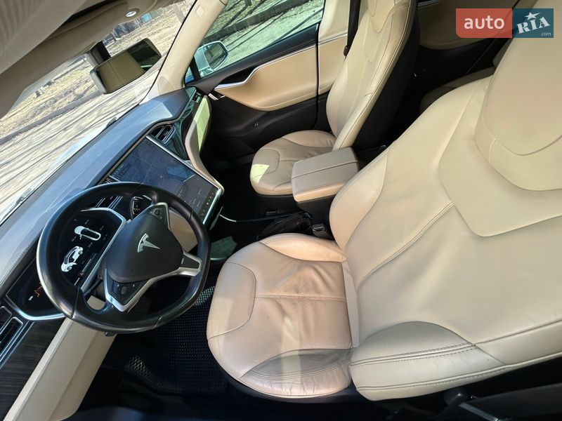 Ліфтбек Tesla Model S 2013 в Черкасах
