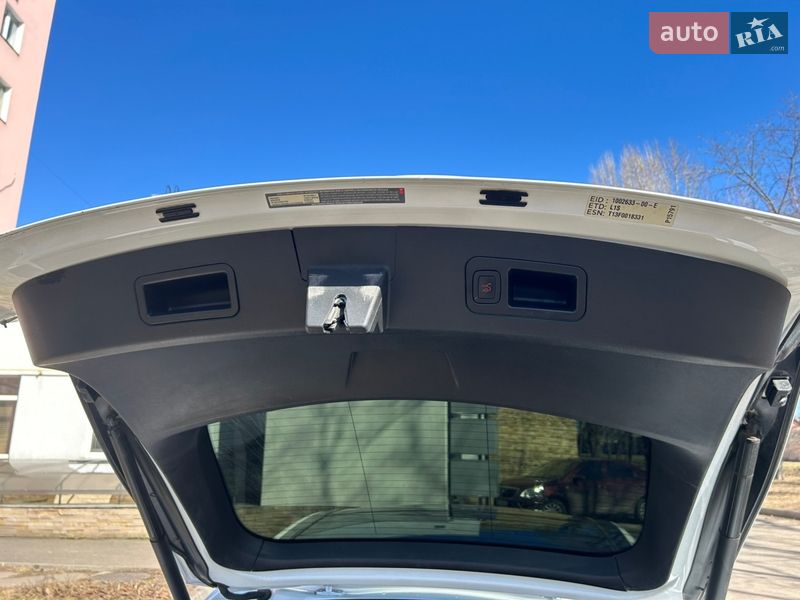 Ліфтбек Tesla Model S 2013 в Черкасах