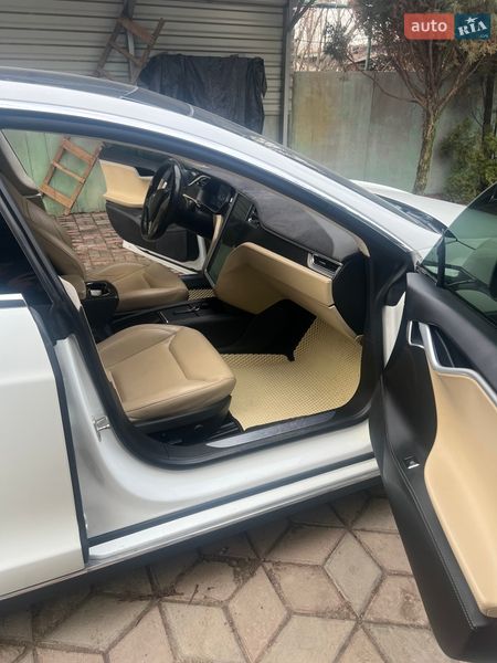 Лифтбек Tesla Model S 2015 в Запорожье