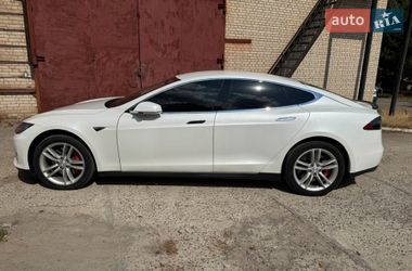 Лифтбек Tesla Model S 2015 в Бершади