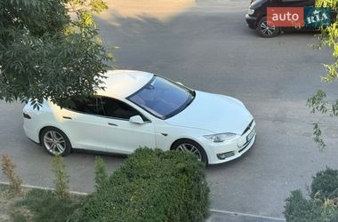 Лифтбек Tesla Model S 2015 в Бершади