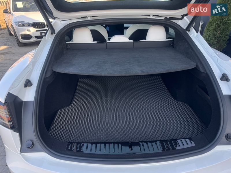 Ліфтбек Tesla Model S 2023 в Івано-Франківську