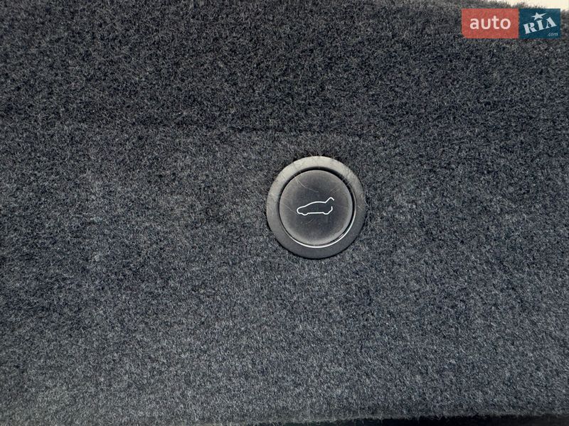 Ліфтбек Tesla Model S 2023 в Івано-Франківську