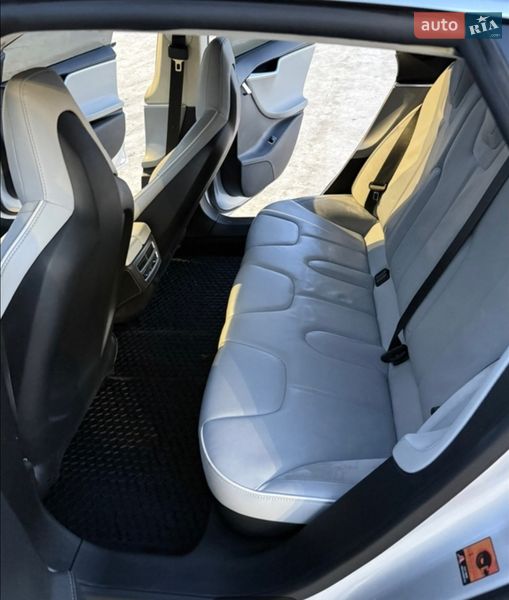 Ліфтбек Tesla Model S 2014 в Києві