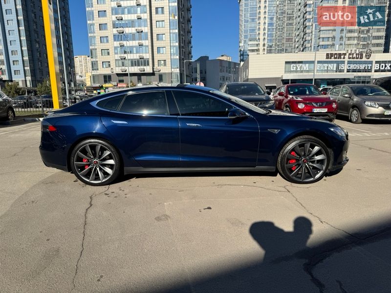 Ліфтбек Tesla Model S 2015 в Києві