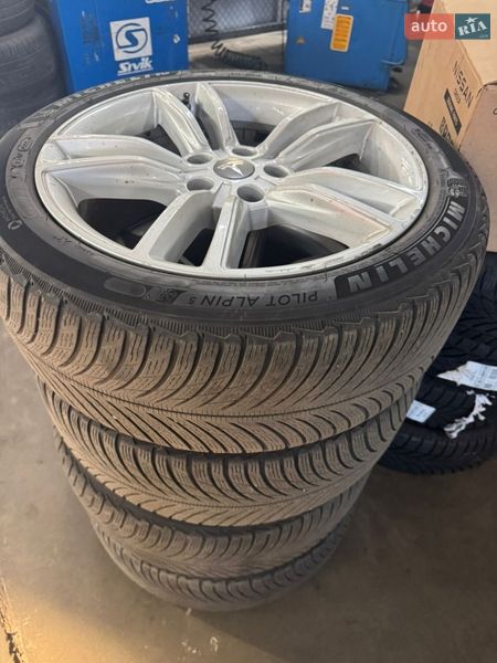 Ліфтбек Tesla Model S 2015 в Києві