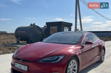 Лифтбек Tesla Model S 2016 в Львове