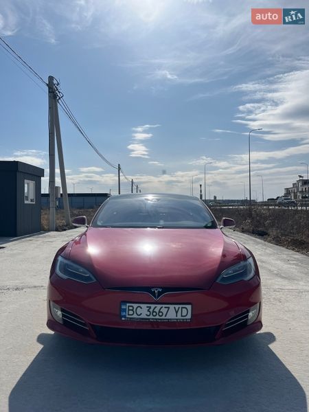 Лифтбек Tesla Model S 2016 в Львове
