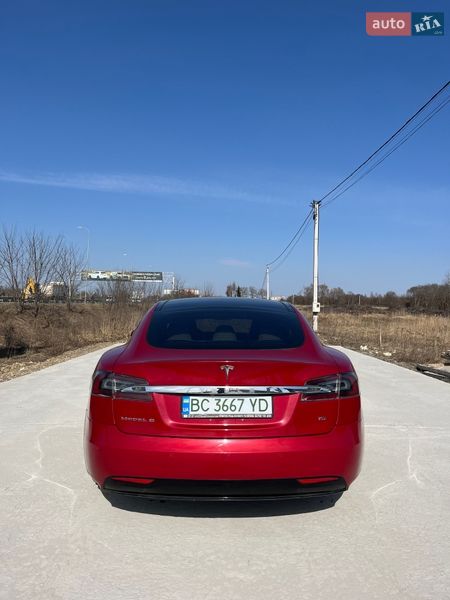 Лифтбек Tesla Model S 2016 в Львове