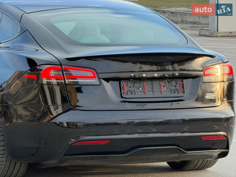 Ліфтбек Tesla Model S 2024 в Запоріжжі