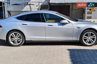 Лифтбек Tesla Model S 2014 в Глыбокой