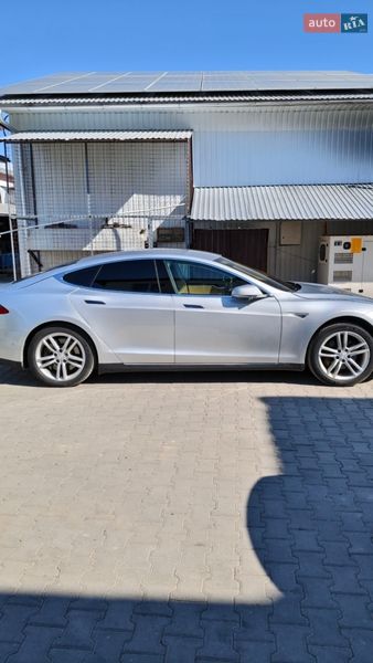 Лифтбек Tesla Model S 2014 в Глыбокой