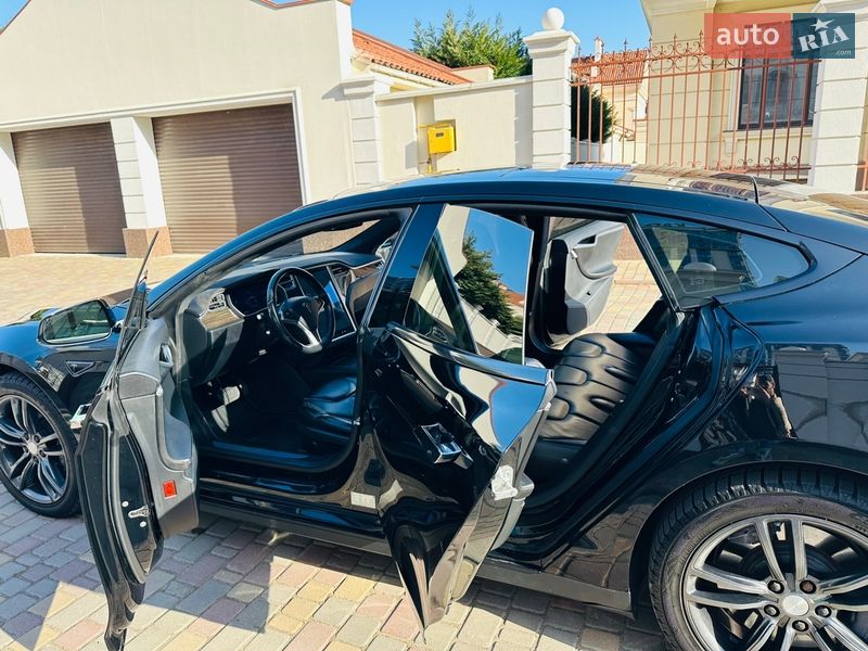 Ліфтбек Tesla Model S 2015 в Одесі