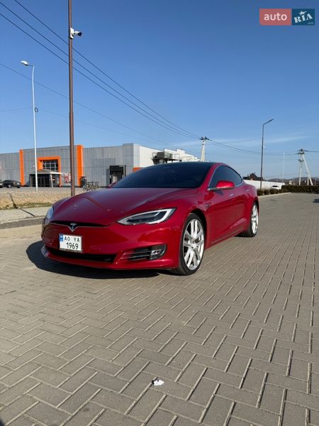 Ліфтбек Tesla Model S 2020 в Хусті