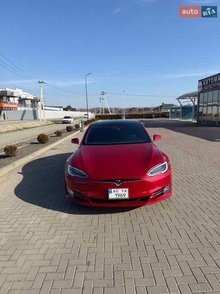 Ліфтбек Tesla Model S 2020 в Хусті