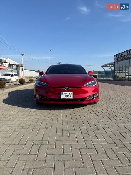 Ліфтбек Tesla Model S 2020 в Хусті