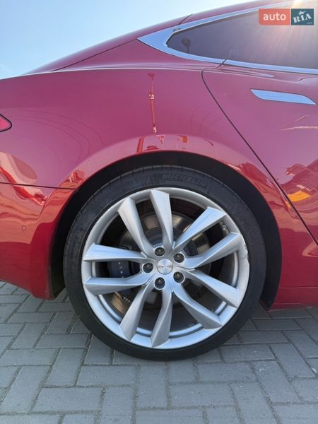 Ліфтбек Tesla Model S 2020 в Хусті