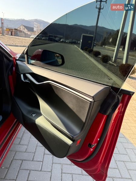 Ліфтбек Tesla Model S 2020 в Хусті