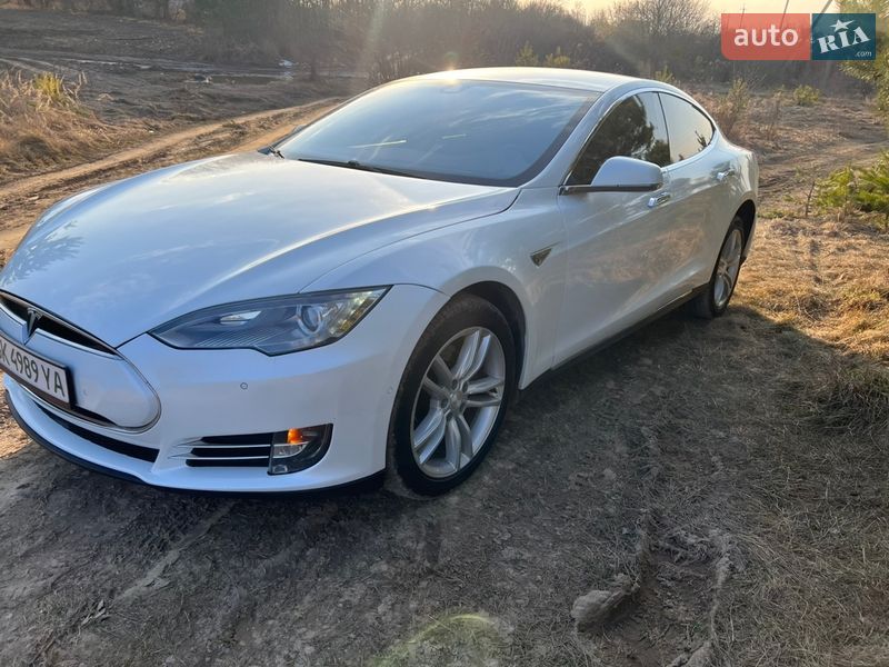 Лифтбек Tesla Model S 2015 в Луцке фото 3 Лифтбек Tesla Model S 2015 в Луцке