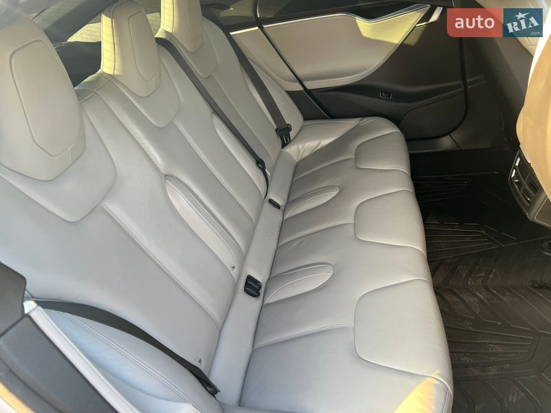 Лифтбек Tesla Model S 2015 в Луцке фото 10 Лифтбек Tesla Model S 2015 в Луцке