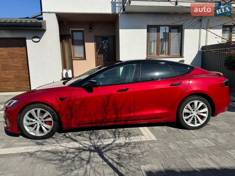 Лифтбек Tesla Model S 2019 в Львове
