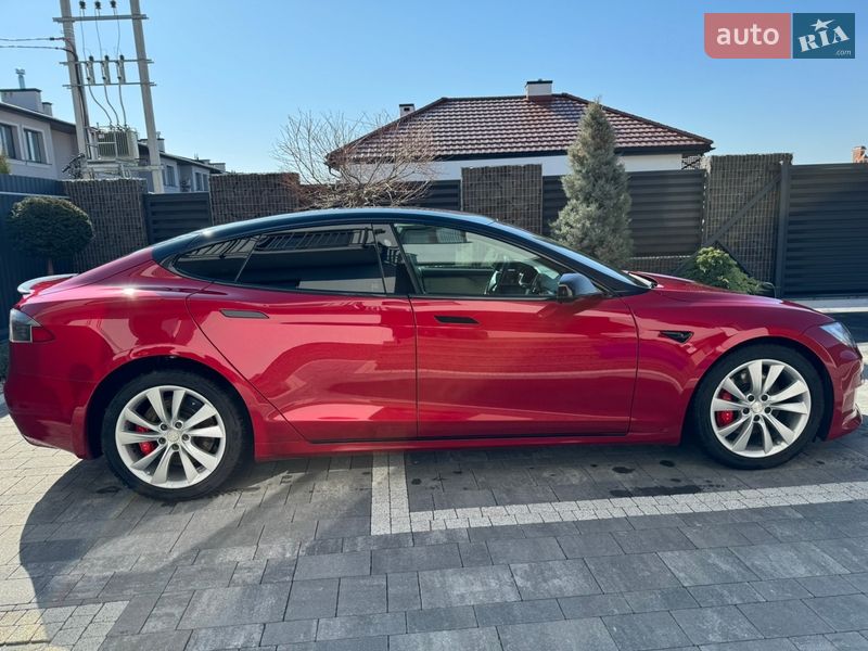 Лифтбек Tesla Model S 2019 в Львове