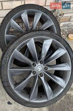 Лифтбек Tesla Model S 2014 в Киеве