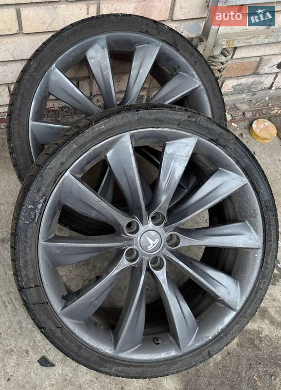 Лифтбек Tesla Model S 2014 в Киеве