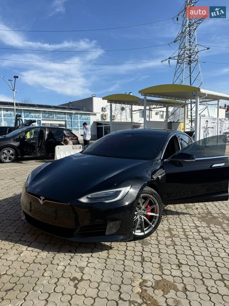 Ліфтбек Tesla Model S 2016 в Чернівцях