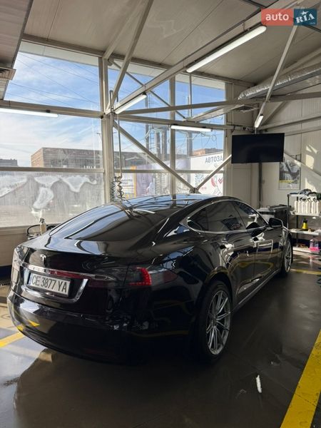 Ліфтбек Tesla Model S 2016 в Чернівцях
