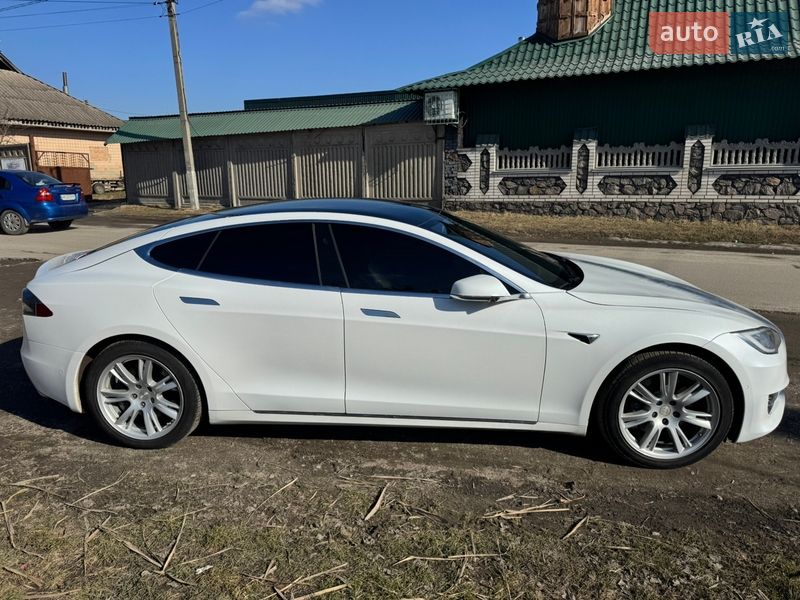 Ліфтбек Tesla Model S 2020 в Києві