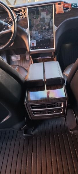 Лифтбек Tesla Model S 2014 в Умани