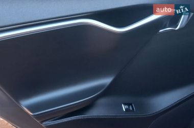 Лифтбек Tesla Model S 2014 в Умани