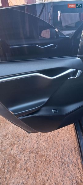 Лифтбек Tesla Model S 2014 в Умани
