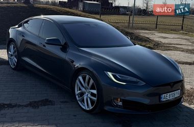 Ліфтбек Tesla Model S 2017 в Дніпрі