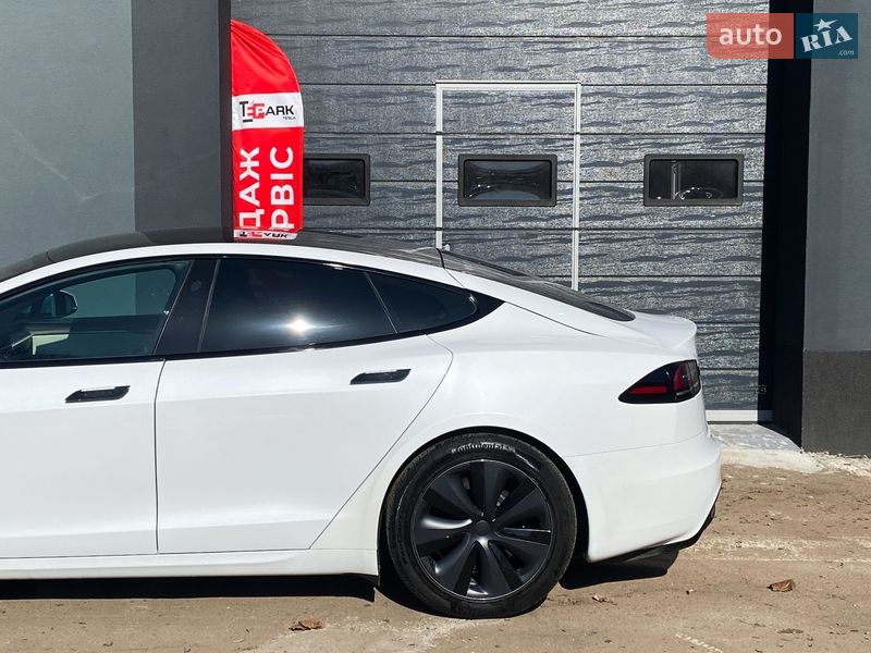Лифтбек Tesla Model S 2022 в Киеве